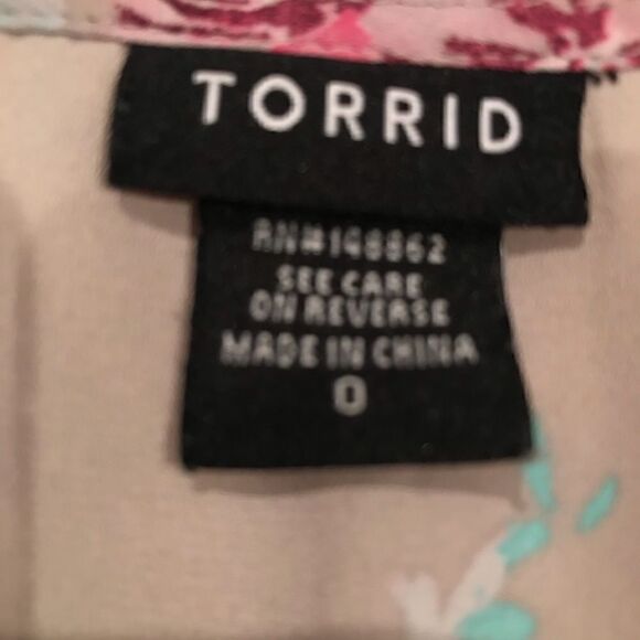 Torrid grey flutter sleeve blouse    size 0 - Picture 5 of 6